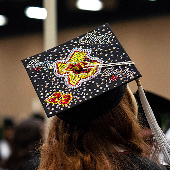 graduation cap with names of Hollie, Faith, and Zander