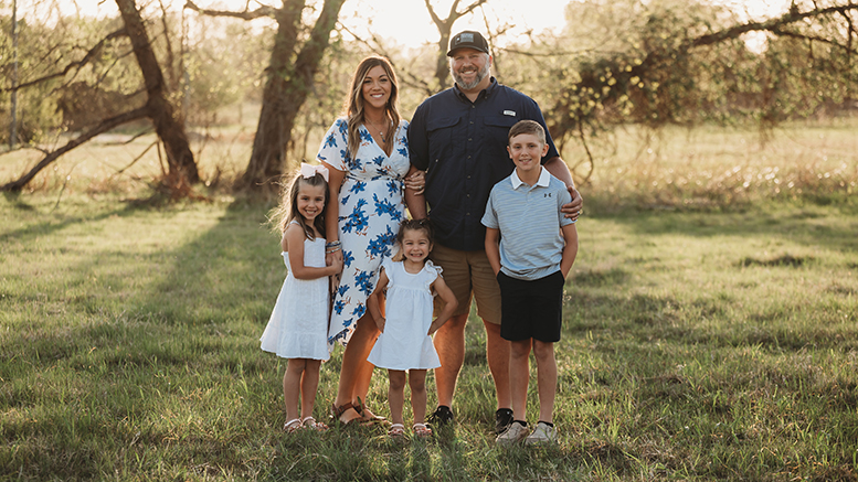 Amanda Story with husband, Ray, son Kallin, and daughters Tynlee and Kendall