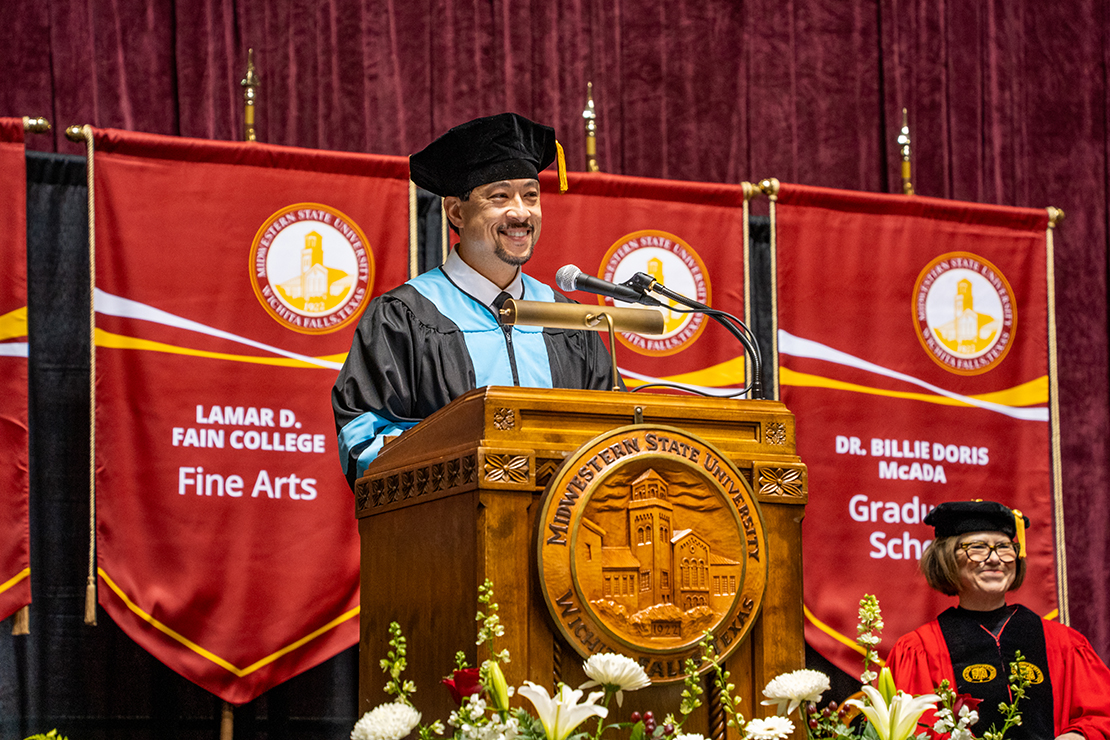 David Warren speaks at graduation