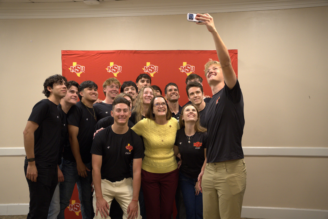 MSU Cycling 2026 team takes picture with President Haynie