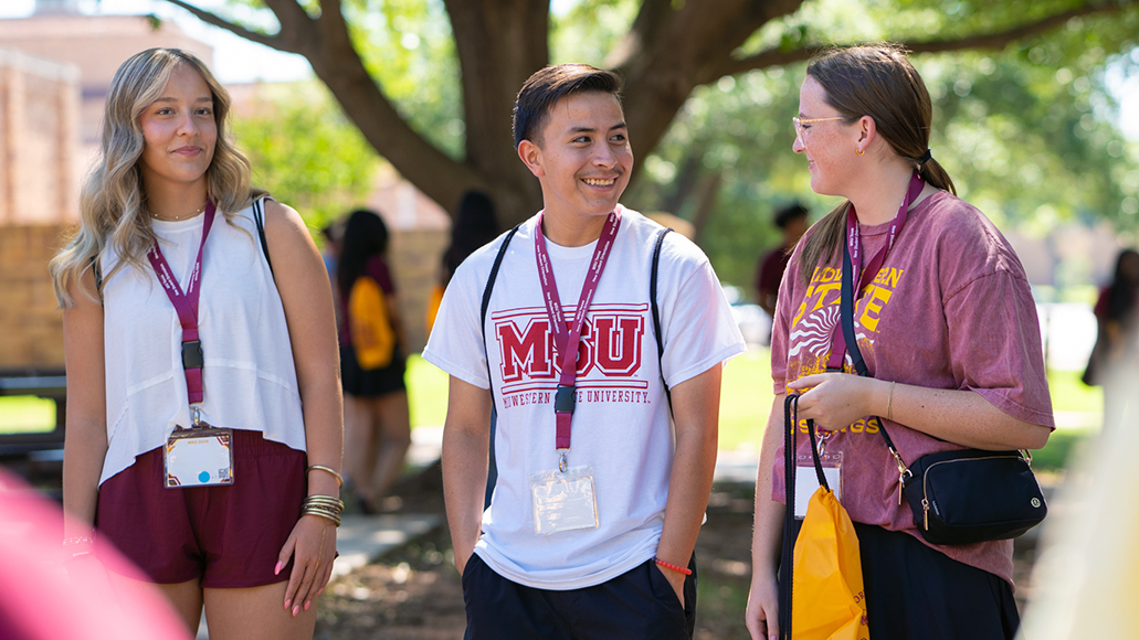 New Student Orientation students walk across the MSU Texas campus in the shade