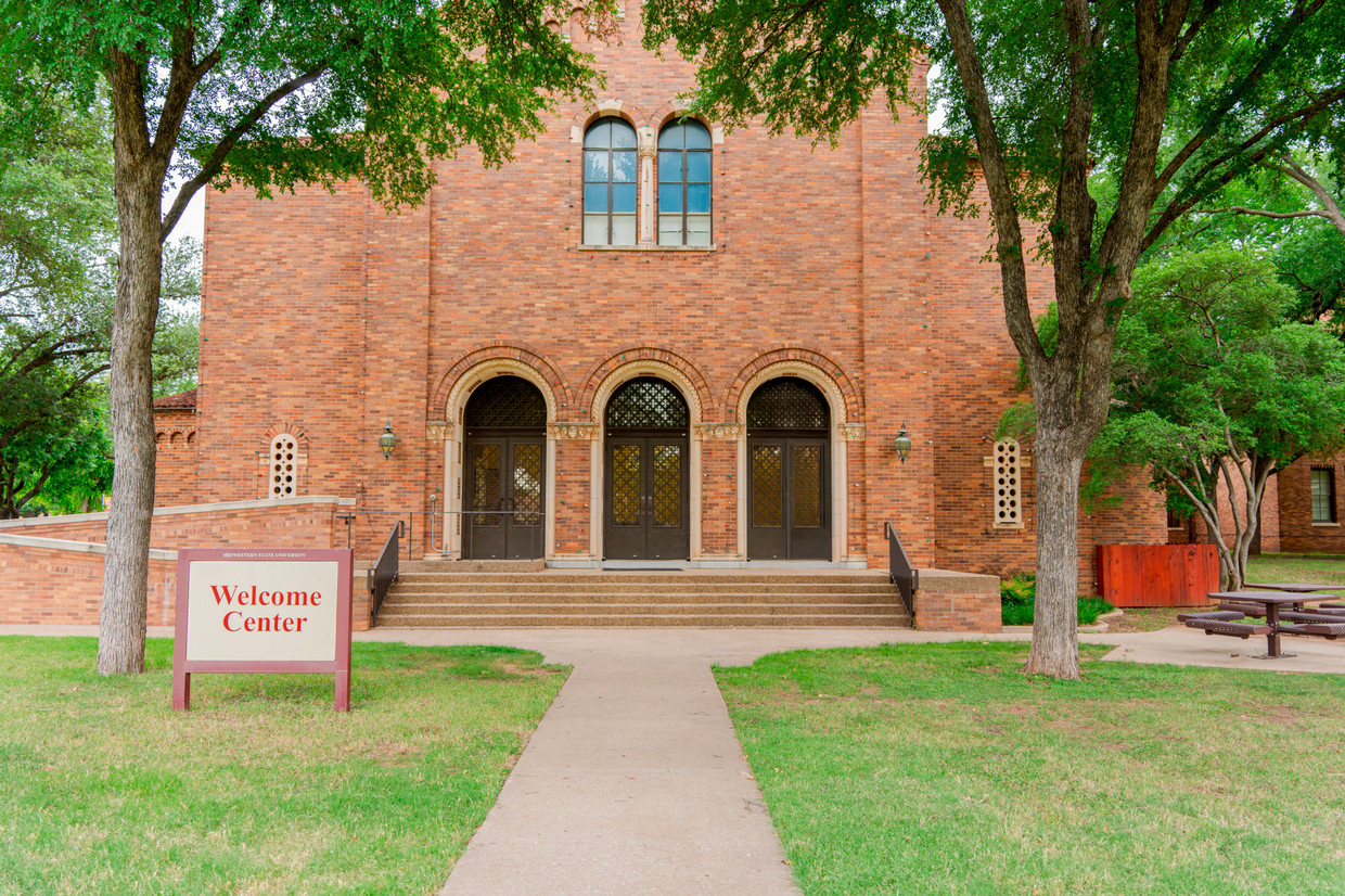 Welcome Center outside steps of Hardin South